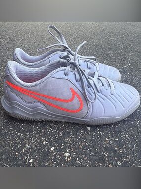 Nike Youth Indoor Soccer Shoes - Size 3